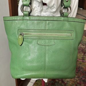 Coach  Vintage  Legacy shoulder bag  pebbled leather  green   2 exterior pocket
